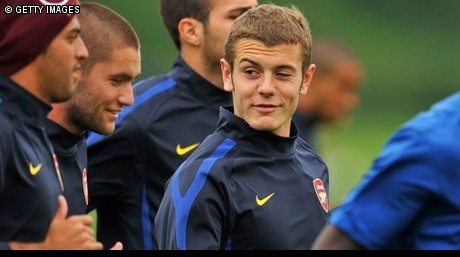 Spekulacm je konec, Jack Wilshere (uprosted) podepsal novou smlouvu